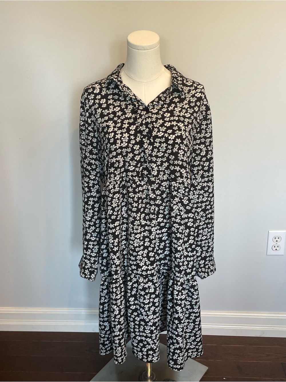 Black & White Floral Long-Sleeve Tiered Dress